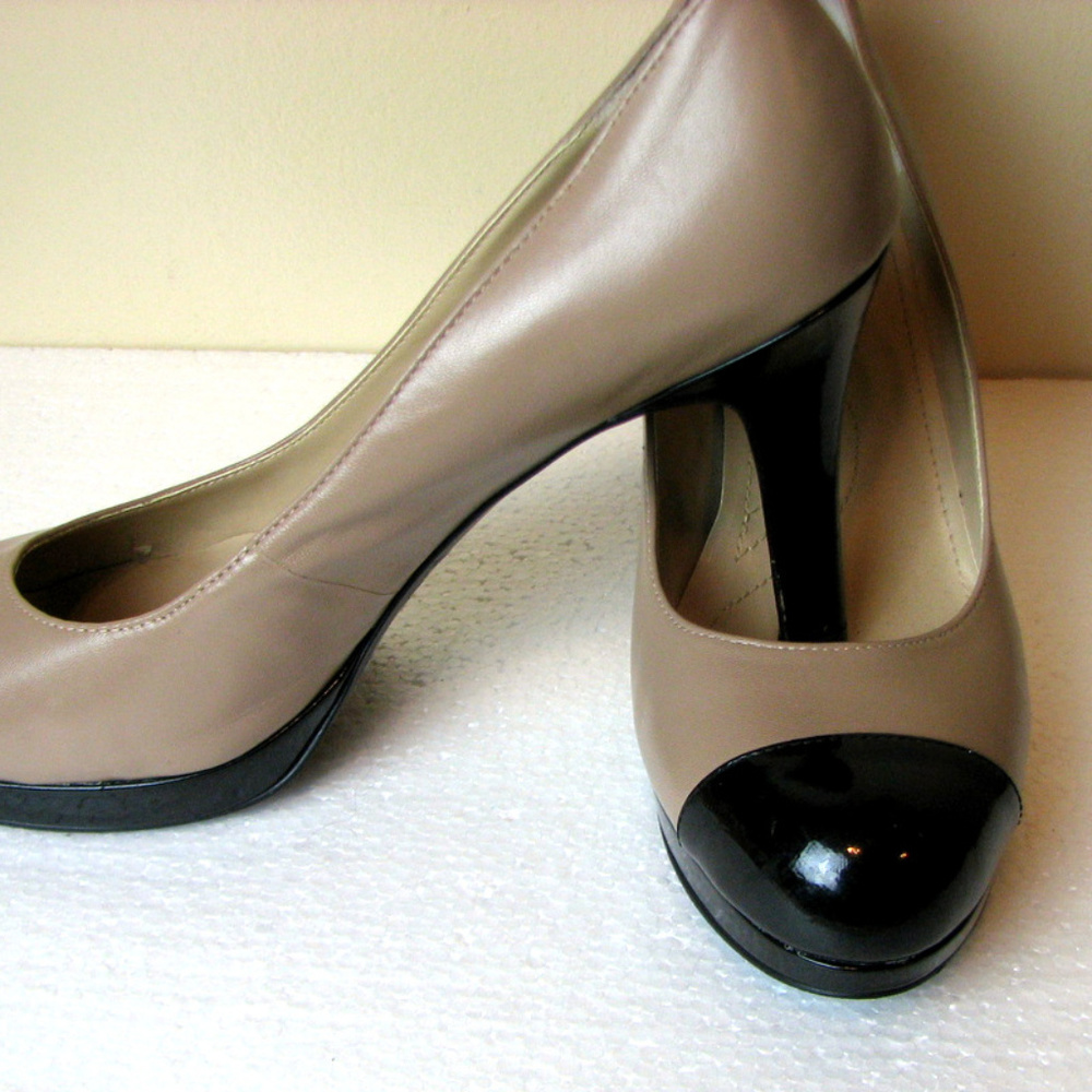 Tahari Women's Laura pumps heels black/tan 9.5M shoes